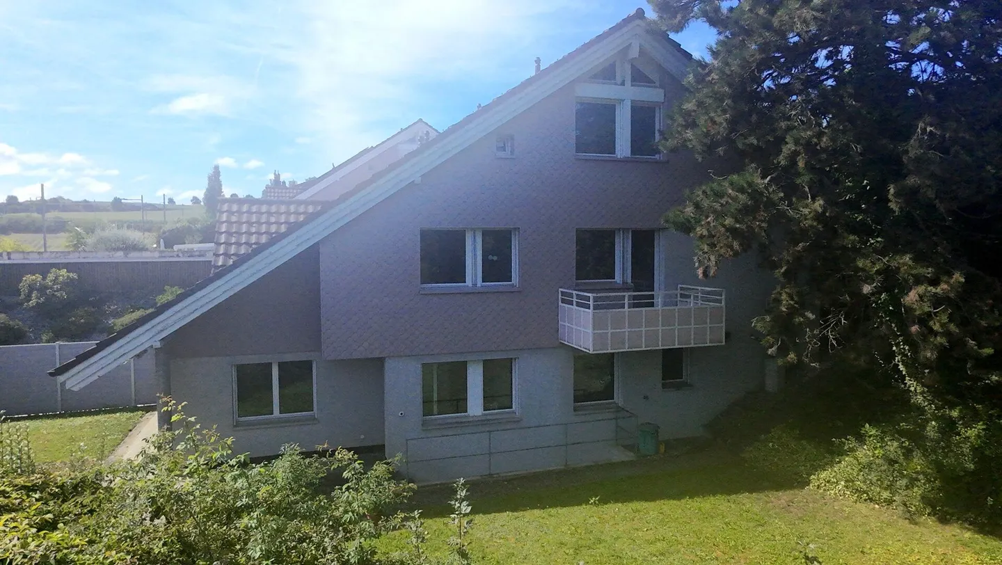 Your new family happiness! Spacious 5.5-room semi-detached house in Rudolfstetten - Photo 2 of 15