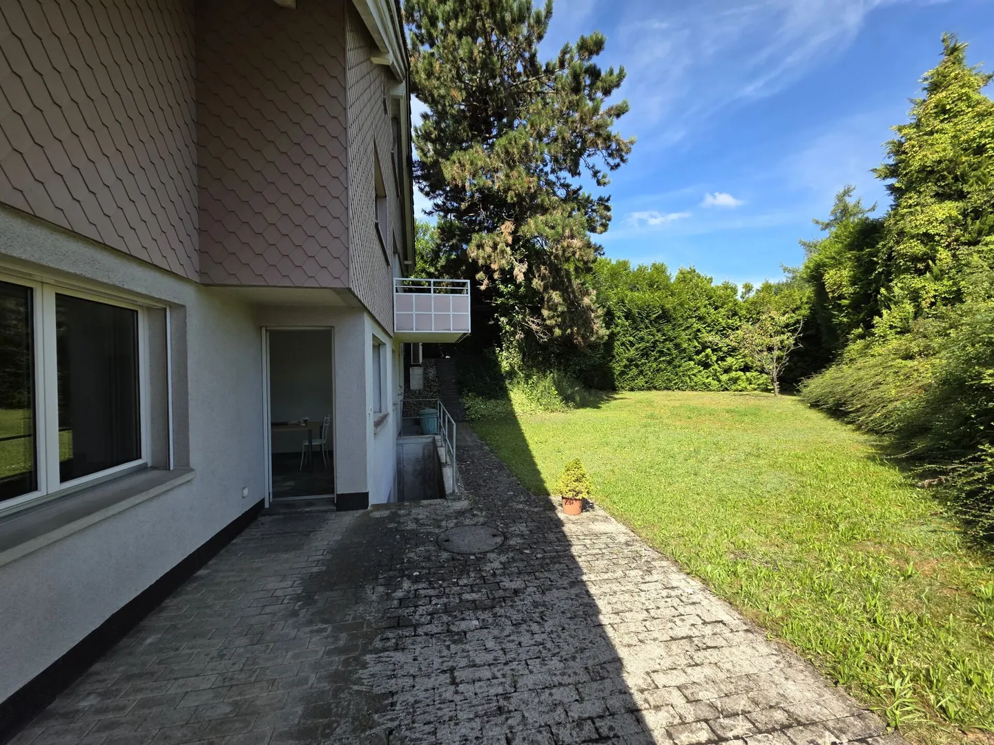 Your new family happiness! Spacious 5.5-room semi-detached house in Rudolfstetten - Photo 4 of 15