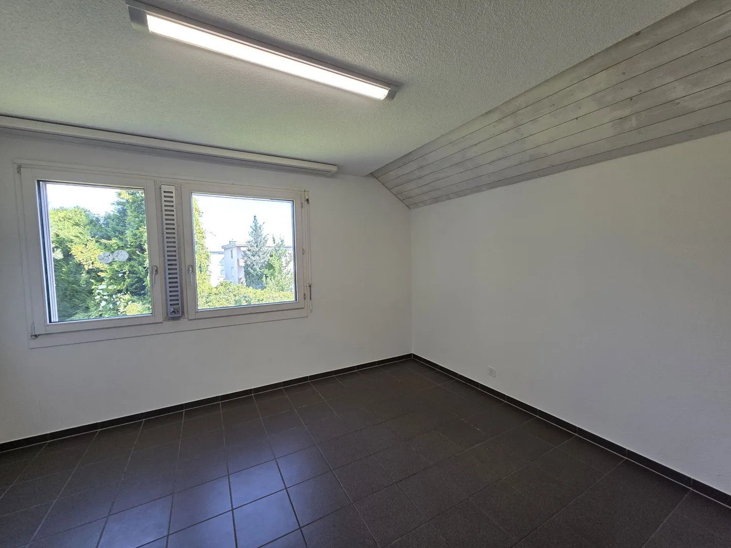 Your new family happiness! Spacious 5.5-room semi-detached house in Rudolfstetten - Photo 10 of 15