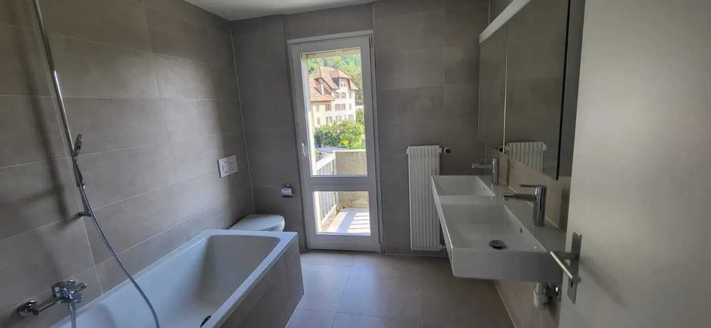 4,5-Zimmer-Wohnung mit Balkon und Garage in Saint-Imier - Foto 2 von 6