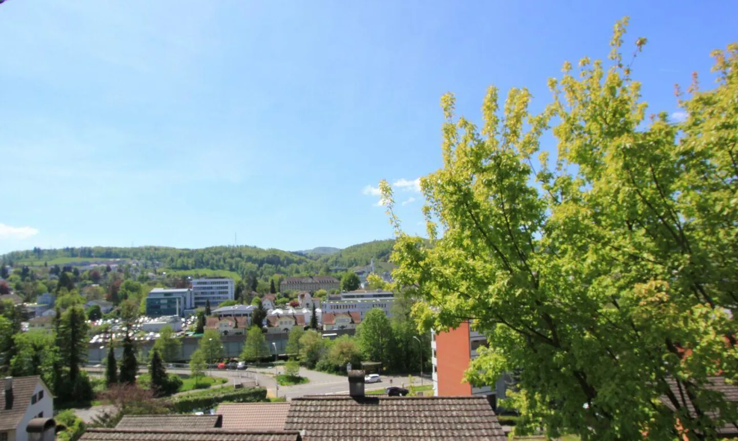 Casa angolare di 4,5 stanze - Foto 1 di 14