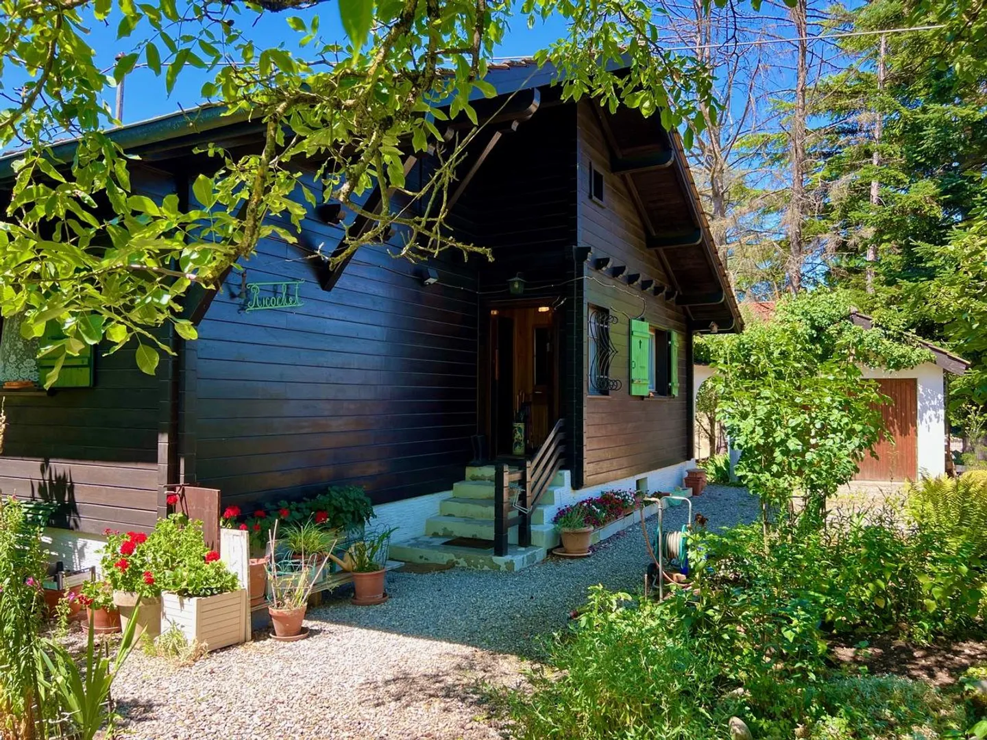 Exklusiv: Einfamilienhaus mit Garten von über 3000 m2 - Foto 2 von 13