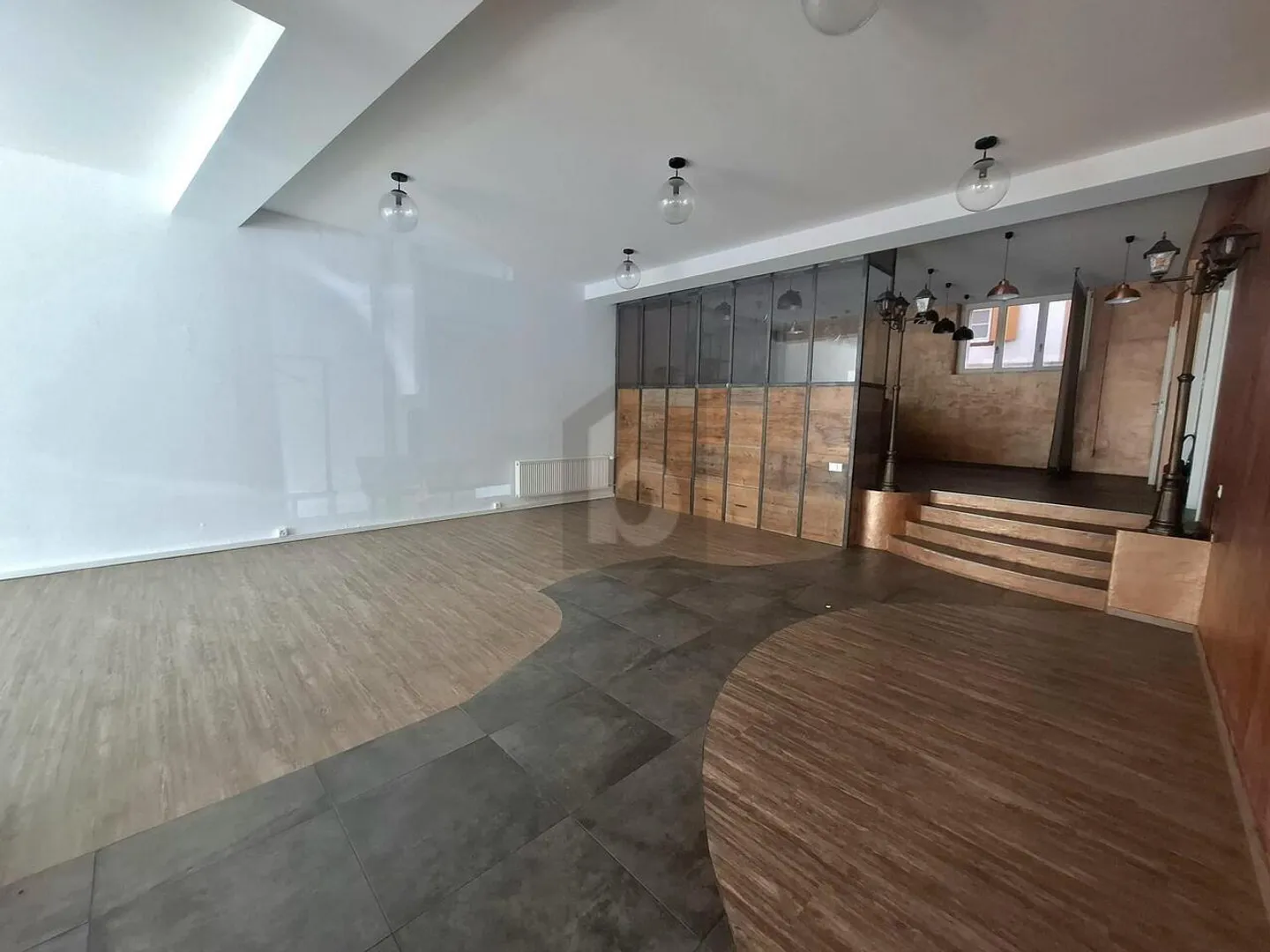 SPACIOUS AND VERY MODERN - Photo 3 of 6