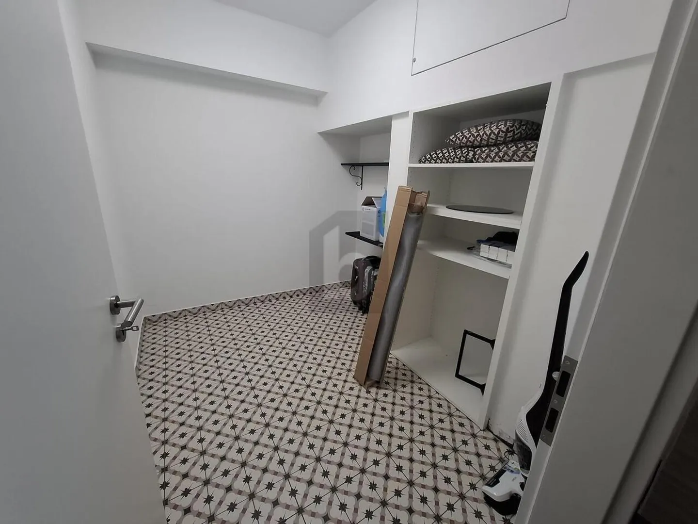 SPACIOUS AND VERY MODERN - Photo 4 of 6