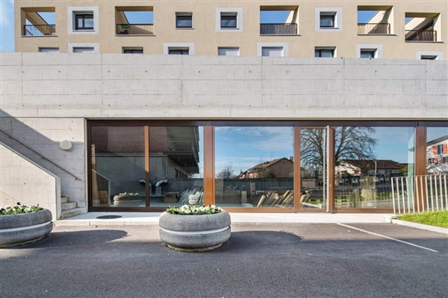 Arcade de 100 m2 au centre de Satigny - Photo 2 sur 5