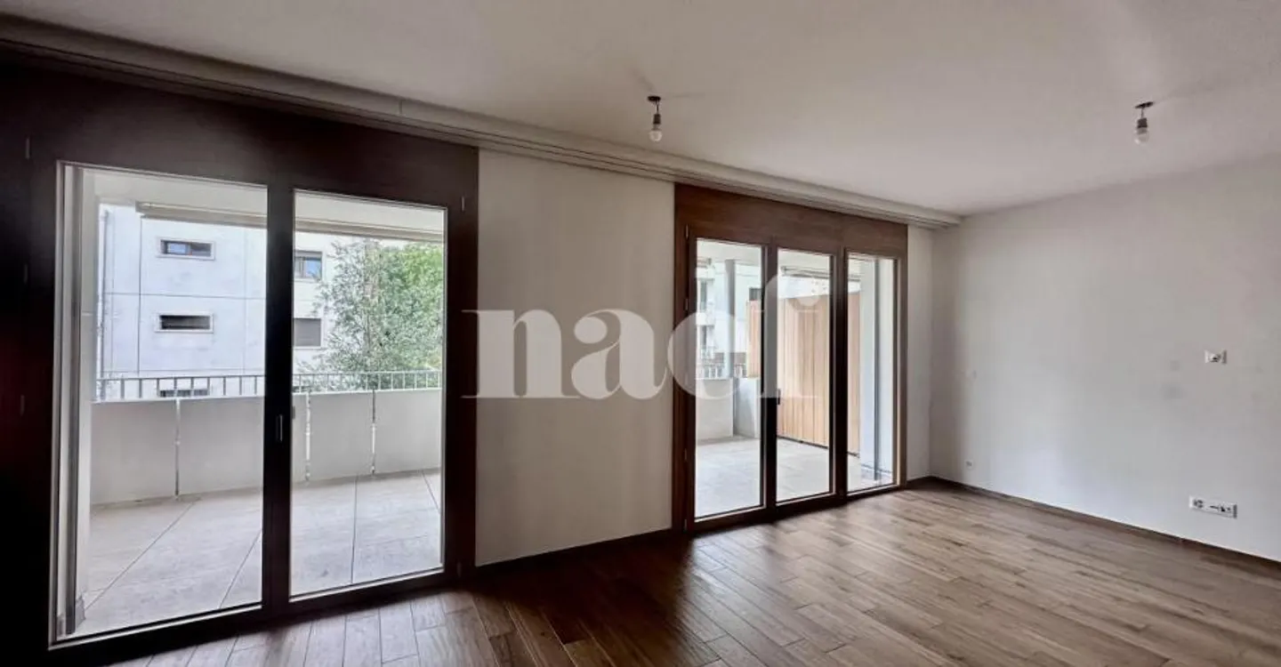 Appartamento Luminoso con Grande Balcone - Foto 3 di 11