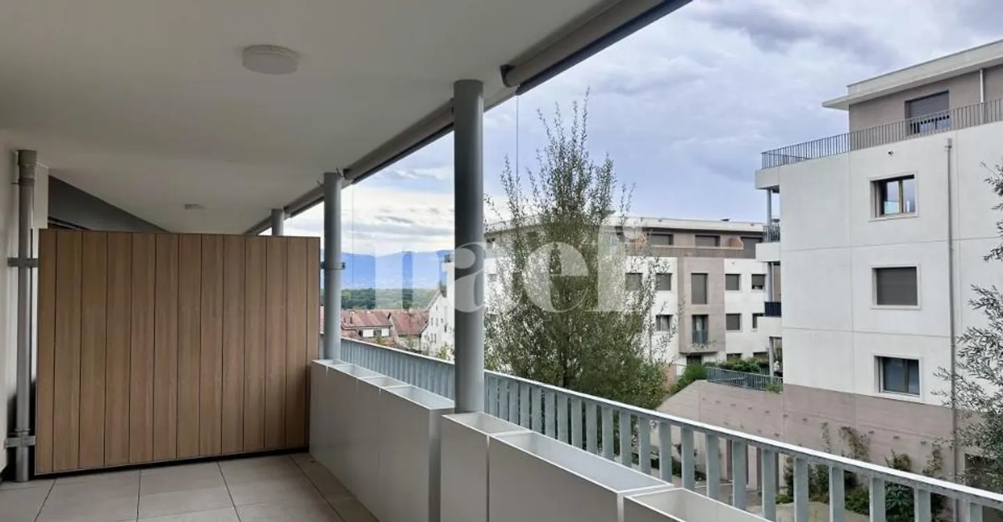 Appartamento Luminoso con Grande Balcone - Foto 4 di 11