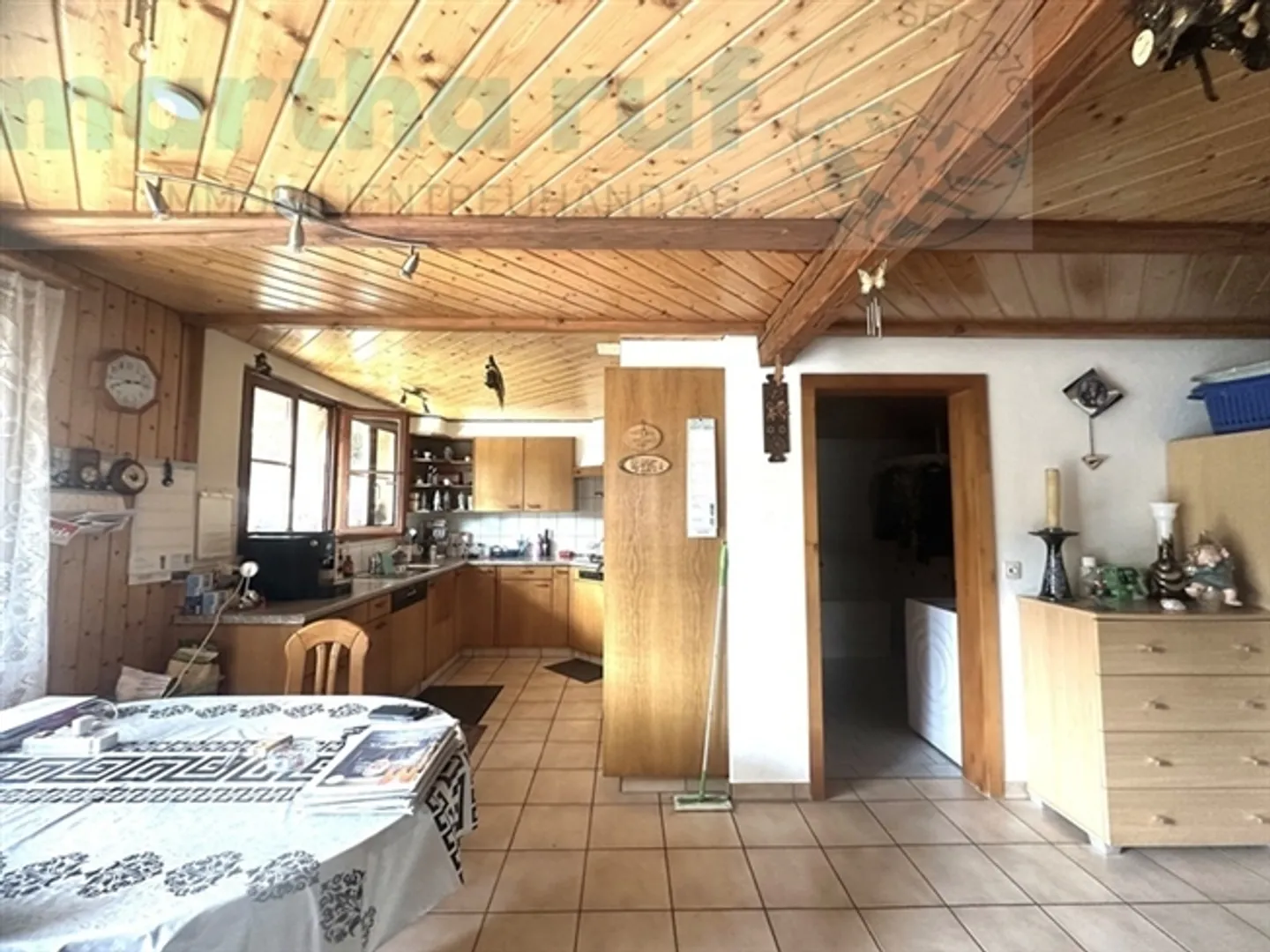 Maison bifamiliale avec grange et étable, entourée de forêts et de prairies - Photo 4 sur 18