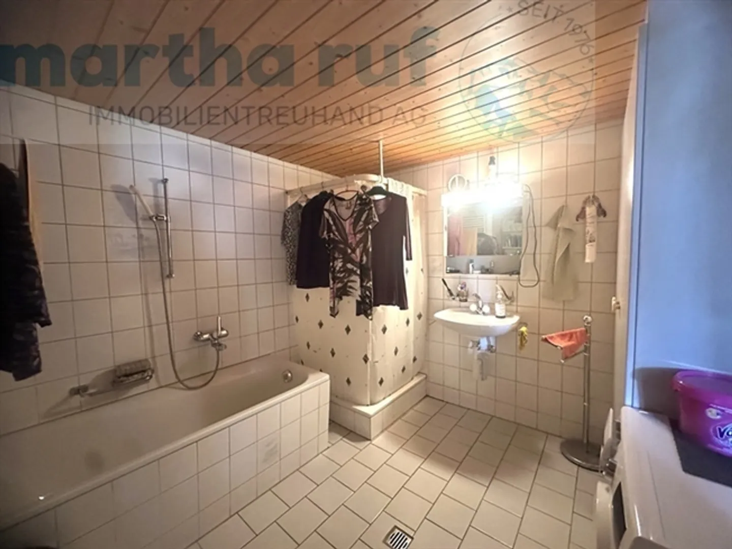 Maison bifamiliale avec grange et étable, entourée de forêts et de prairies - Photo 6 sur 18