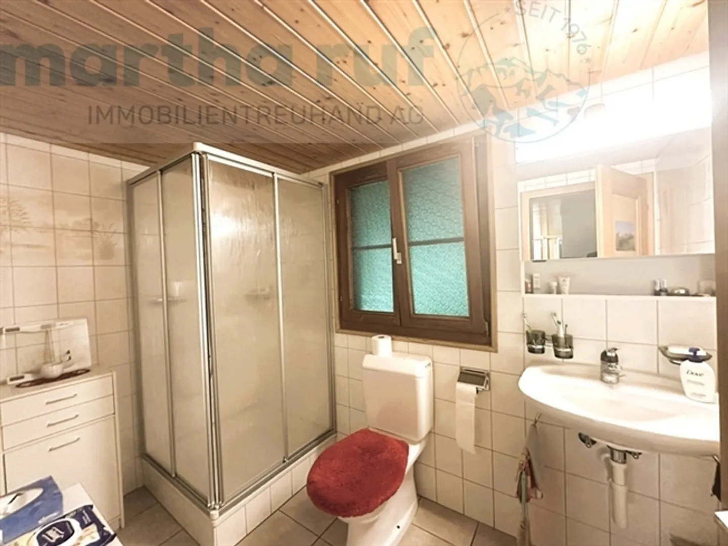 Maison bifamiliale avec grange et étable, entourée de forêts et de prairies - Photo 11 sur 18