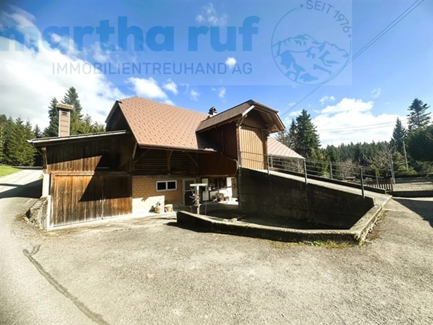 Maison bifamiliale avec grange et étable, entourée de forêts et de prairies - Photo 12 sur 18