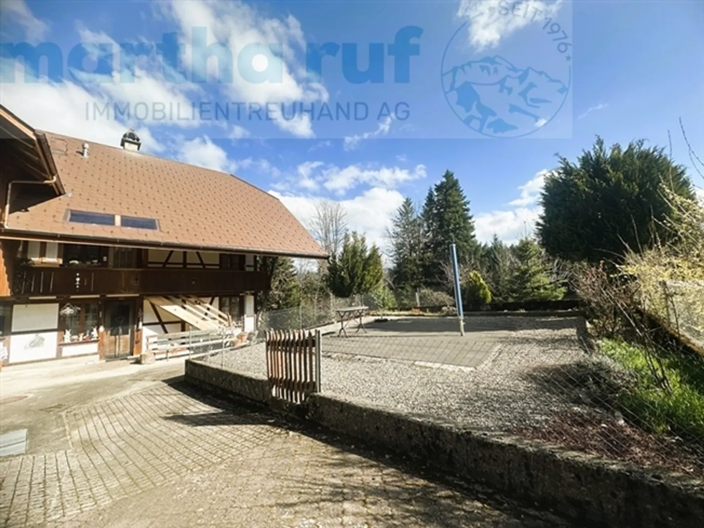 Maison bifamiliale avec grange et étable, entourée de forêts et de prairies - Photo 13 sur 18