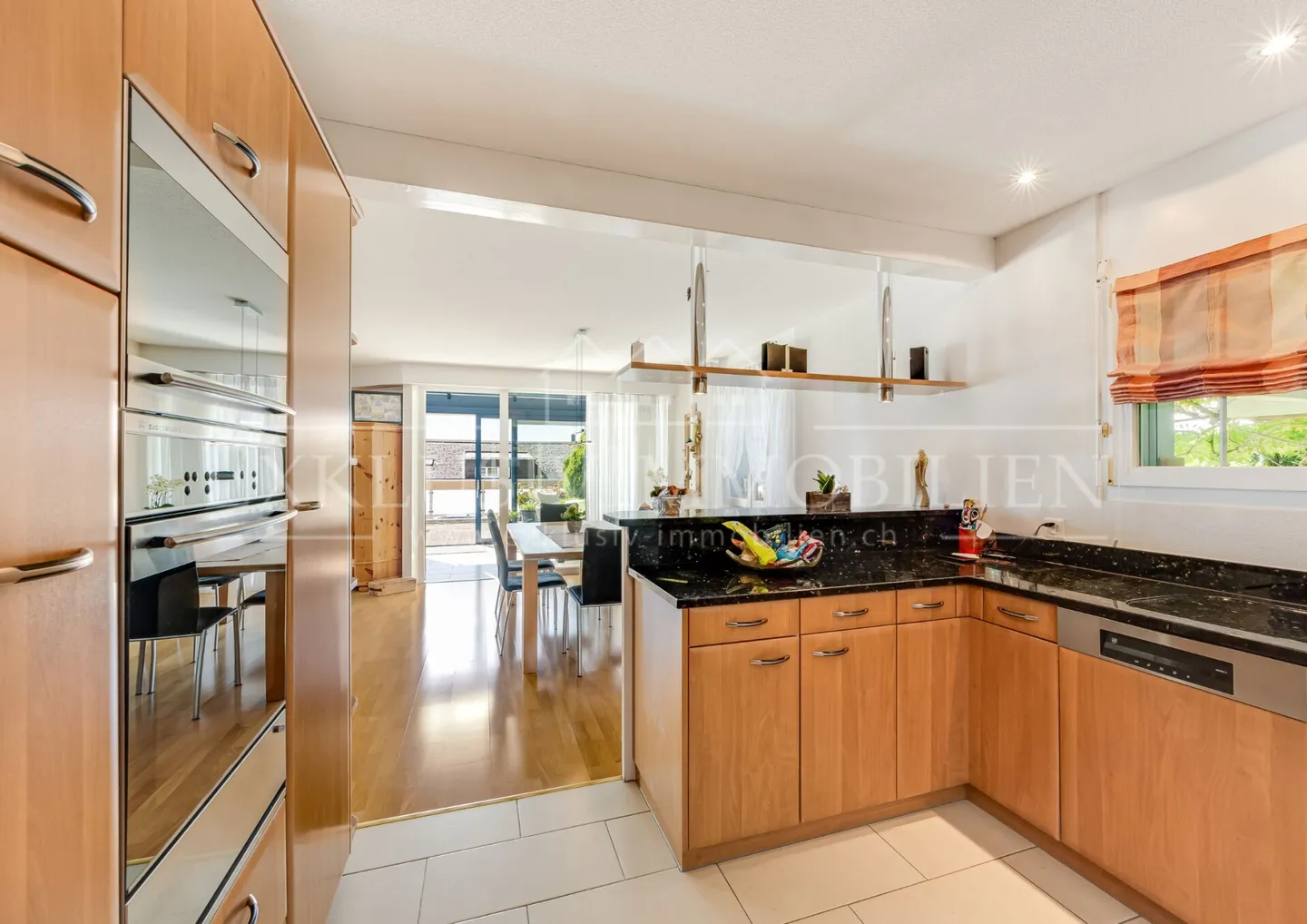 Charmantes Doppeleinfamilienhaus mit Seeblick - Foto 3 von 9