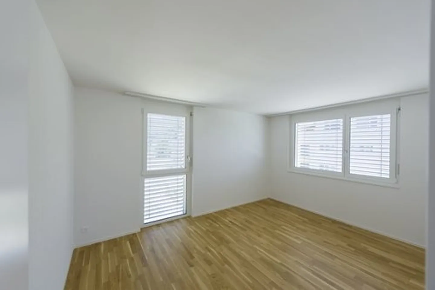 Appartamento angolare luminoso e moderno di 3 1/2 stanze nel Lindentalpark! - Foto 4 di 8