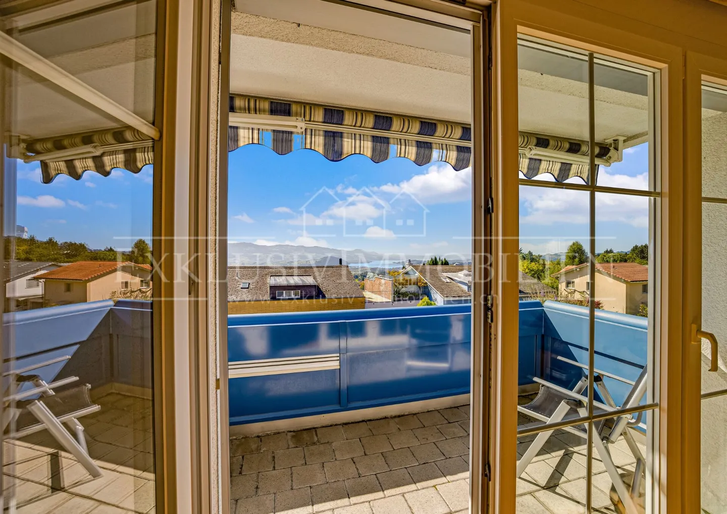 Charmantes Doppeleinfamilienhaus mit Seeblick - Foto 4 von 9