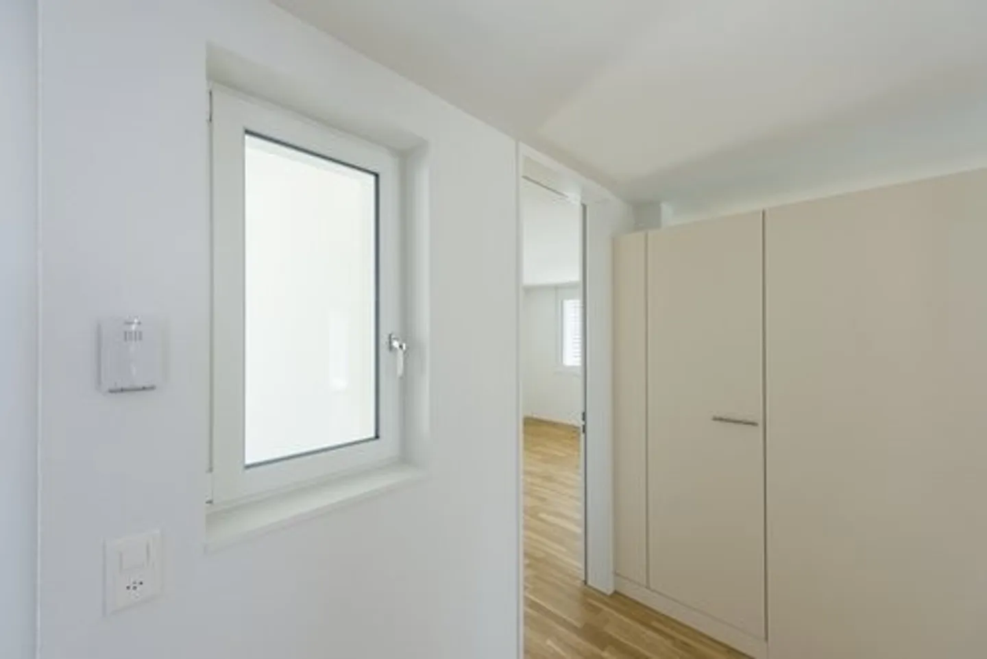 Appartamento angolare luminoso e moderno di 3 1/2 stanze nel Lindentalpark! - Foto 6 di 8