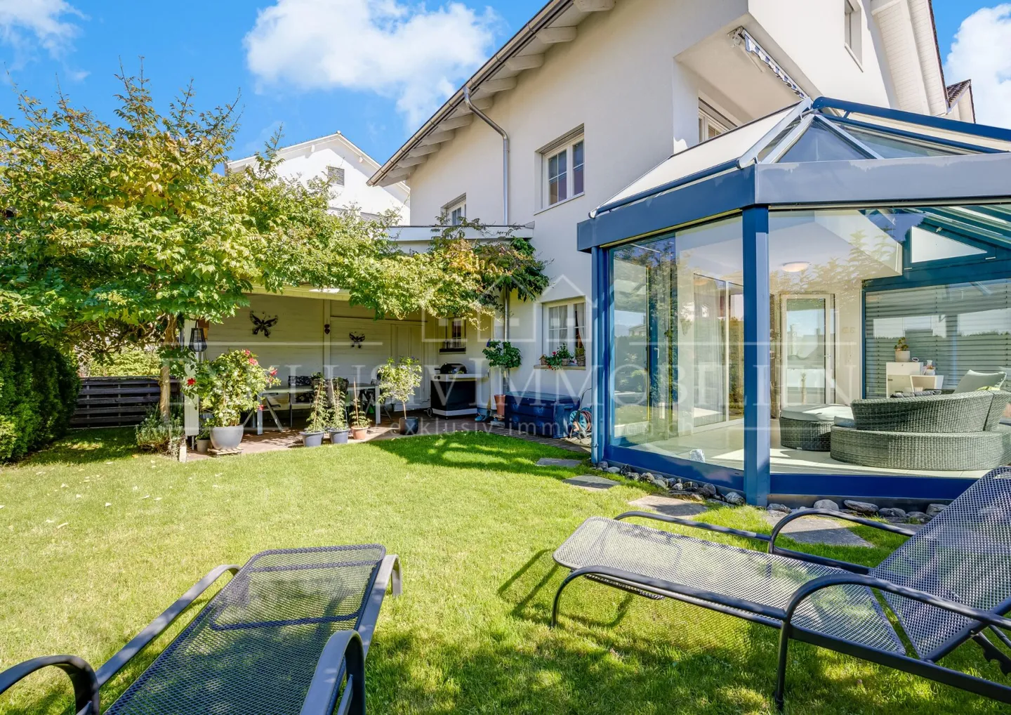 Charmantes Doppeleinfamilienhaus mit Seeblick - Foto 1 von 9