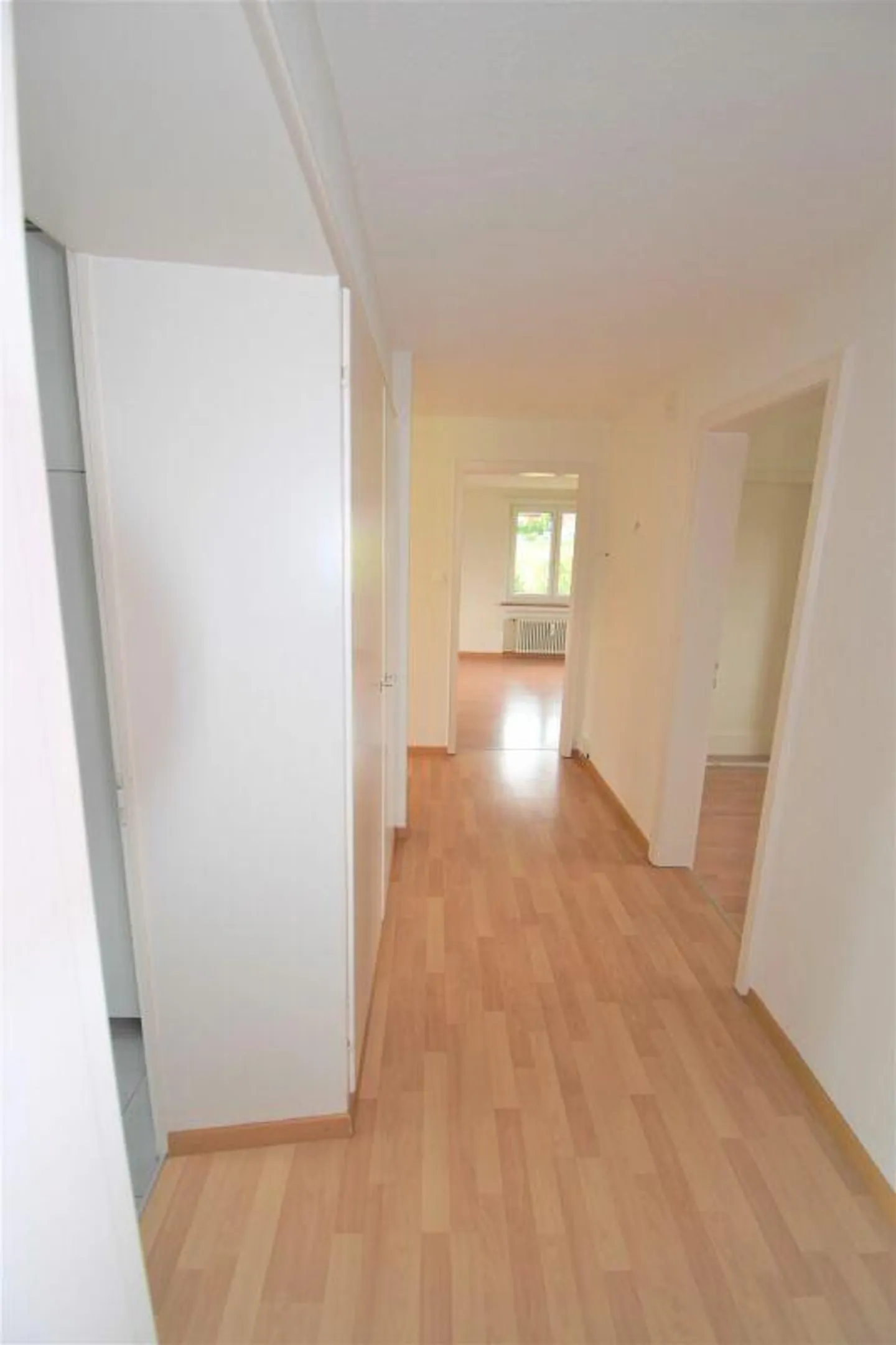 Schöne 4 Zimmer Familienwohnung nähe Supermarkt Coop - Foto 11 di 12