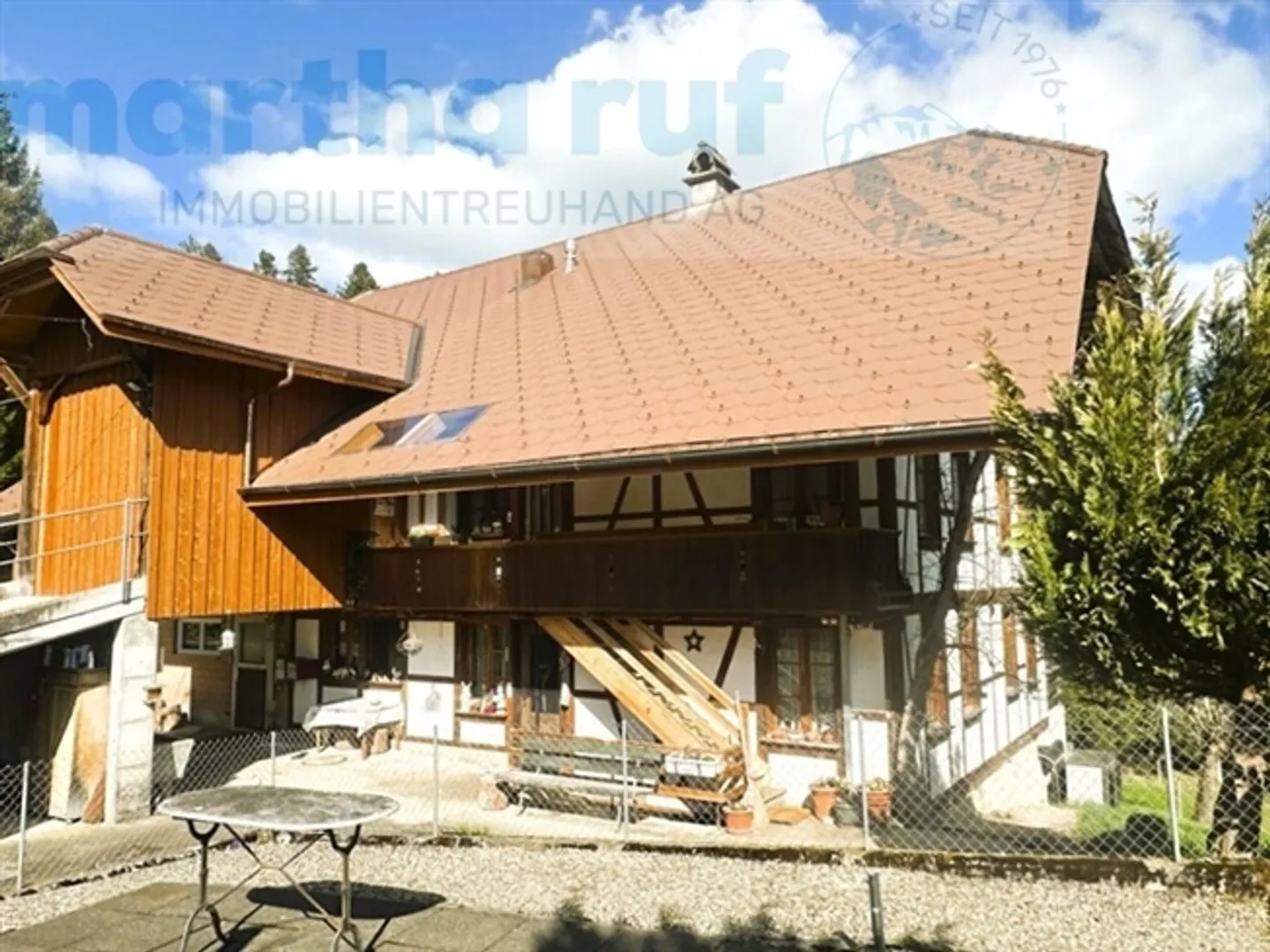 Maison bifamiliale avec grange et étable, entourée de forêts et de prairies - Photo 14 sur 18