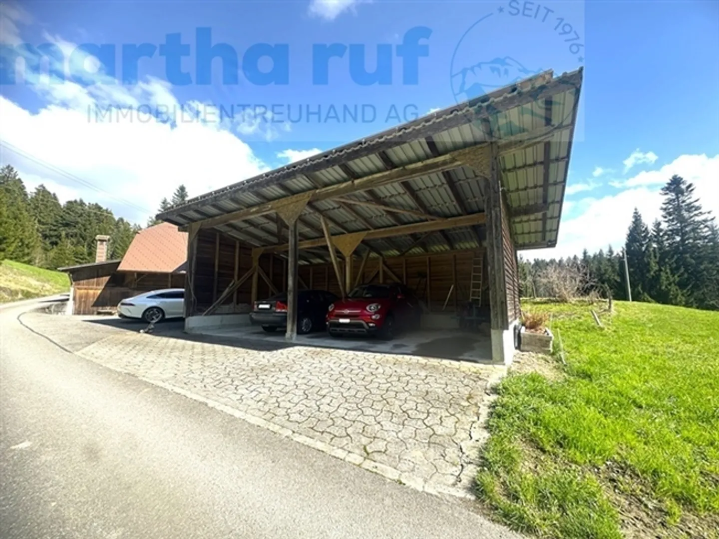 Maison bifamiliale avec grange et étable, entourée de forêts et de prairies - Photo 15 sur 18