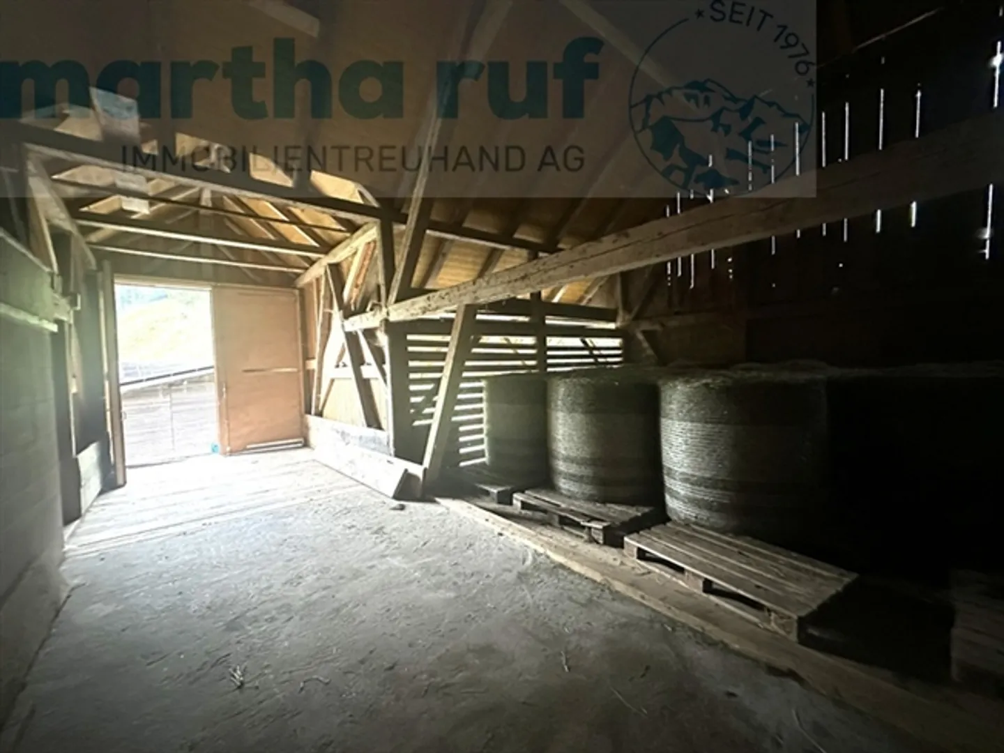 Maison bifamiliale avec grange et étable, entourée de forêts et de prairies - Photo 18 sur 18