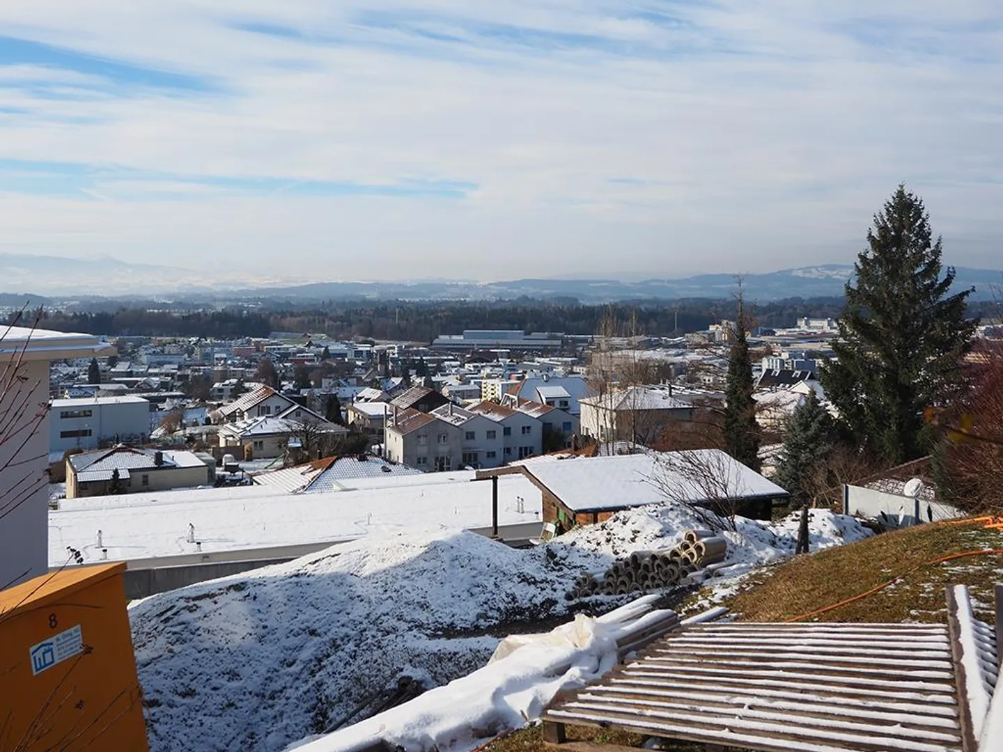 HINWIL NORTH - INTERESTING MAISONETTE APARTMENT - 2.5 ROOMS - Photo 3 of 4