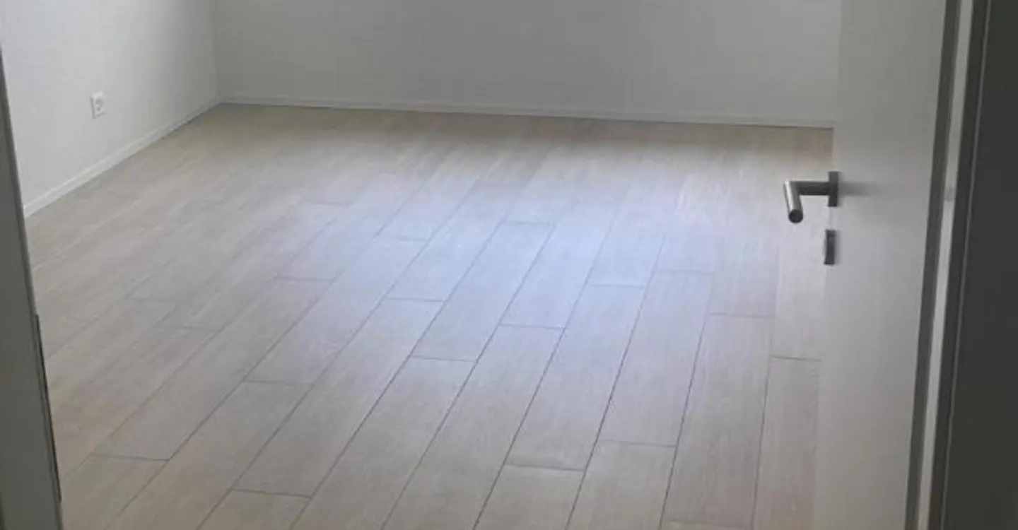 Magnificent 2.5 rooms on the ground floor - Photo 3 of 6