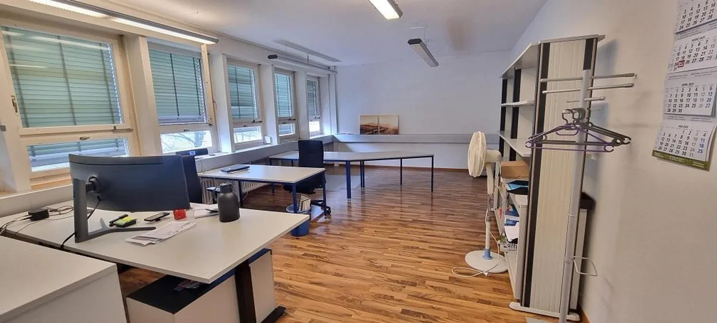 70 m2 - bureau fonctionnel et lumineux dans la zone Viscose - Photo 2 sur 8