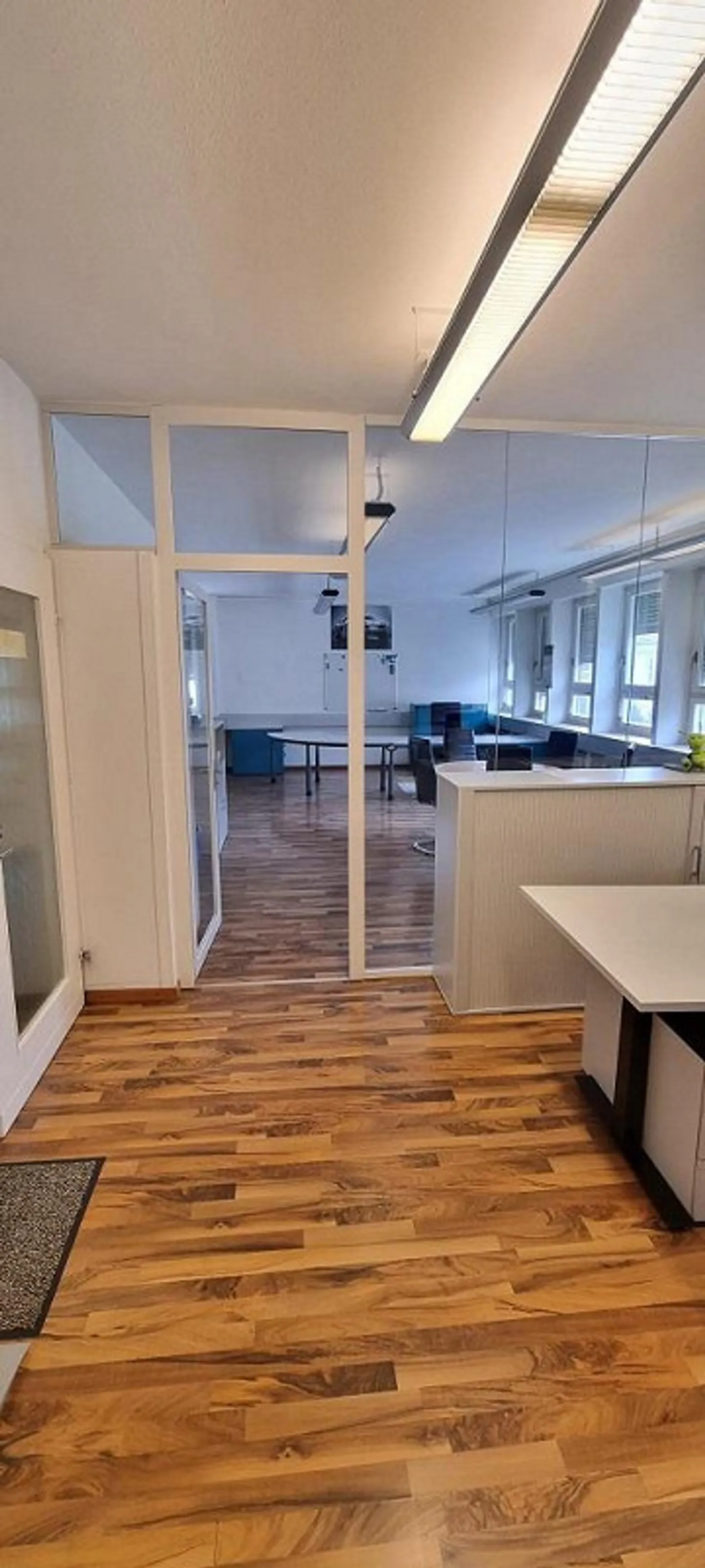 70 m2 - bureau fonctionnel et lumineux dans la zone Viscose - Photo 3 sur 8