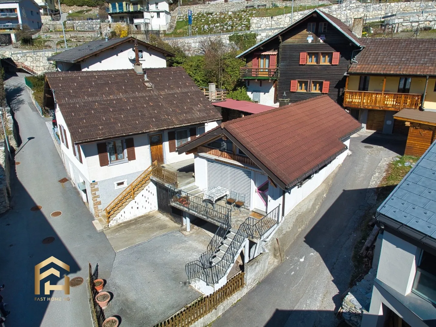 Affascinante proprietà bifamiliare nel centro di Leuk-Città con potenziale - Foto 1 di 13