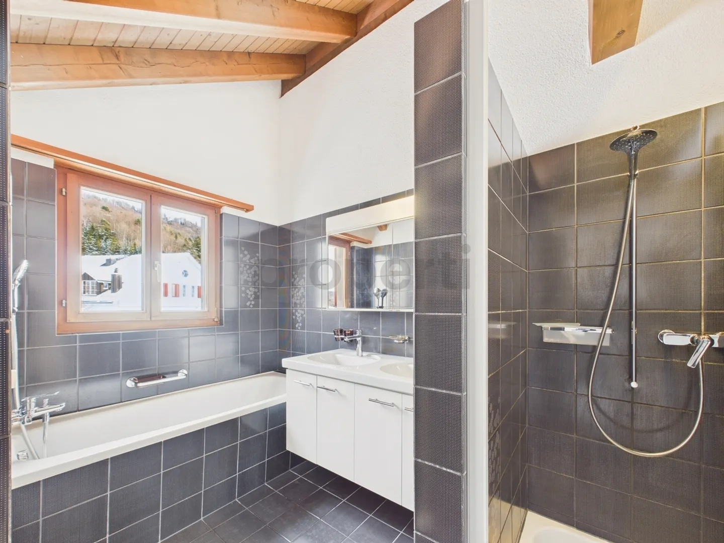 Charming 5-Room Apartment with Fireplace in Turbenthal - Photo 9 of 13