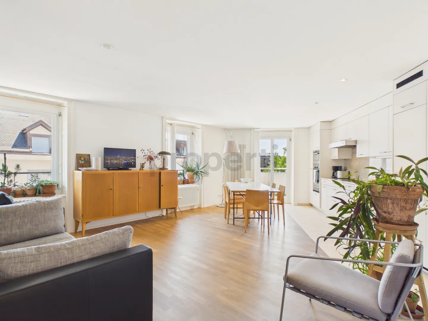Elegant 4.5-Room Apartment - Photo 1 of 11