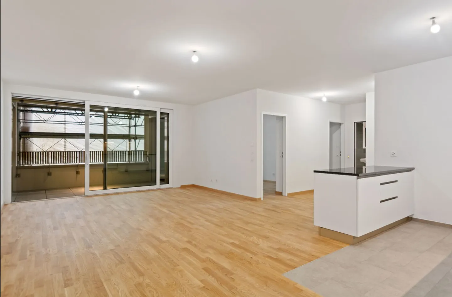Brand-New 5-Room Apartment - Photo 2 of 13