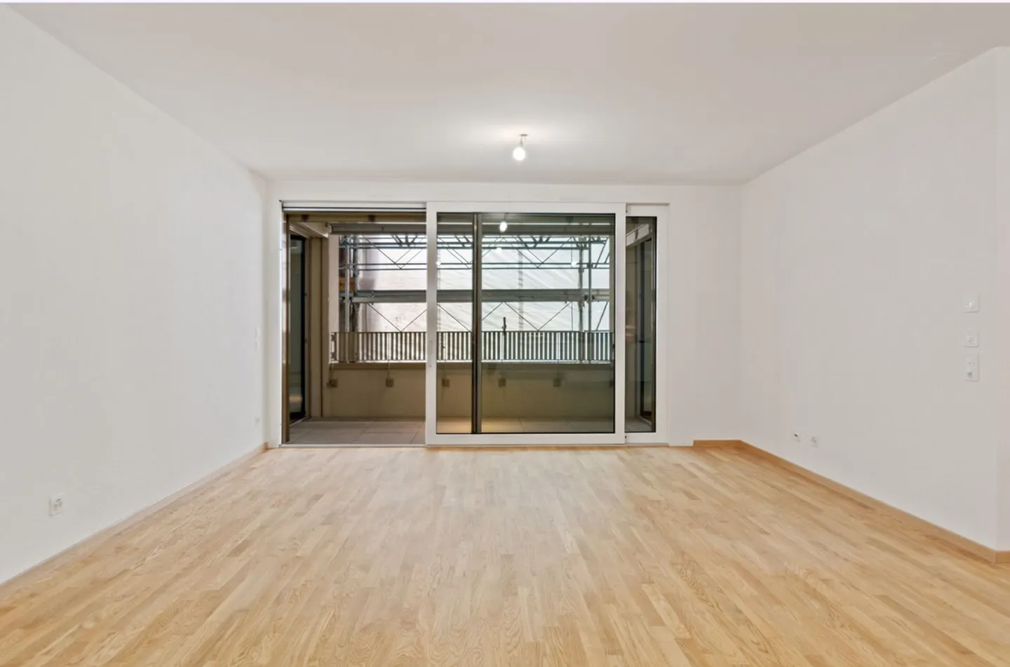 Brand-New 5-Room Apartment - Photo 3 of 13