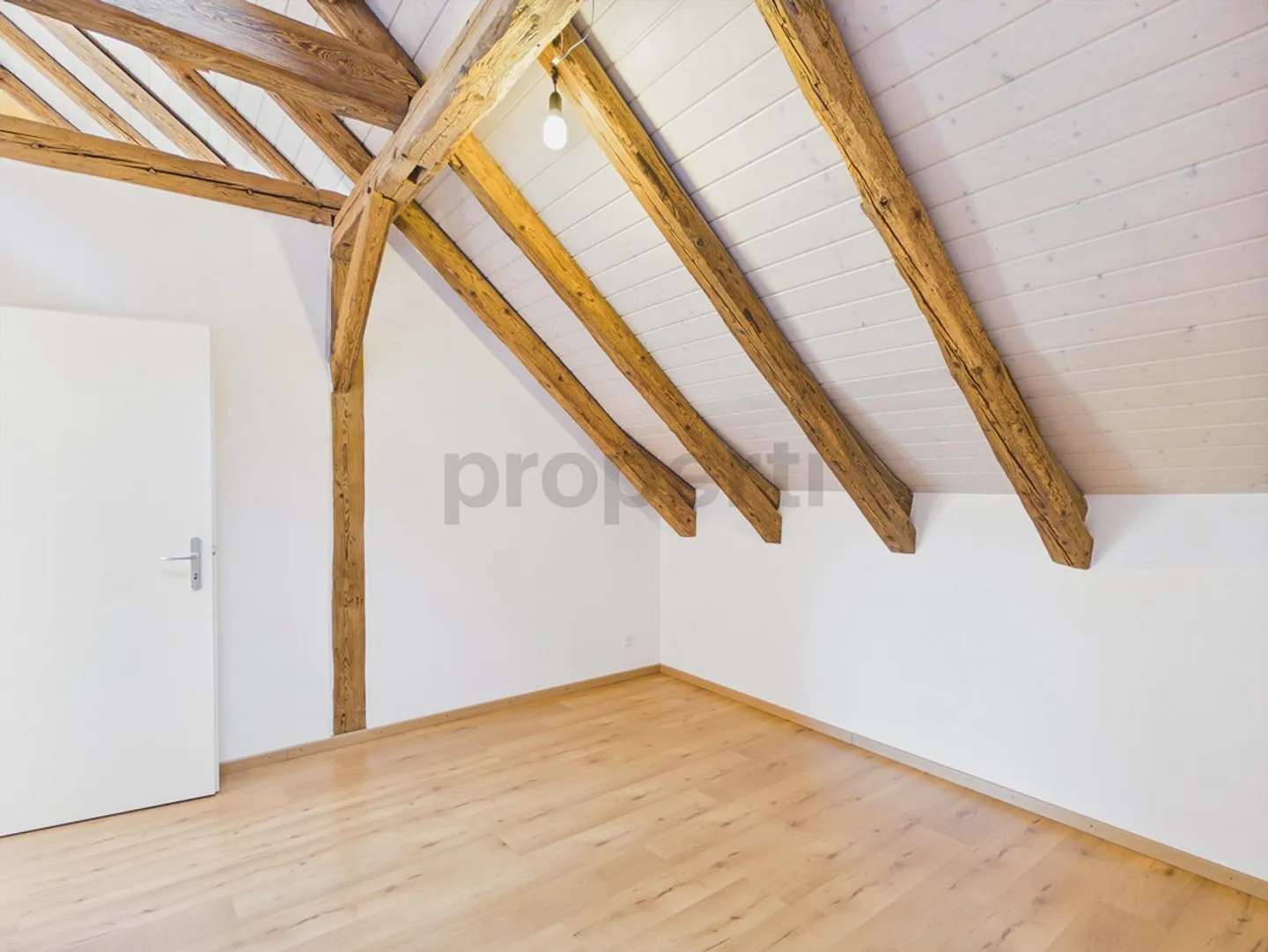 Appartement de 3,5 pièces a Champmartin - charme, cachet et tranqui... - Photo 4 of 12