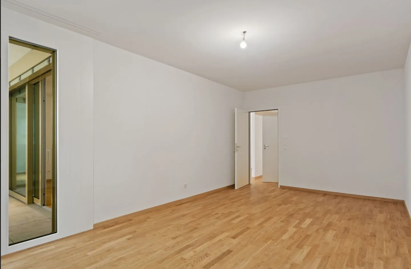 Brand-New 5-Room Apartment - Photo 10 of 13