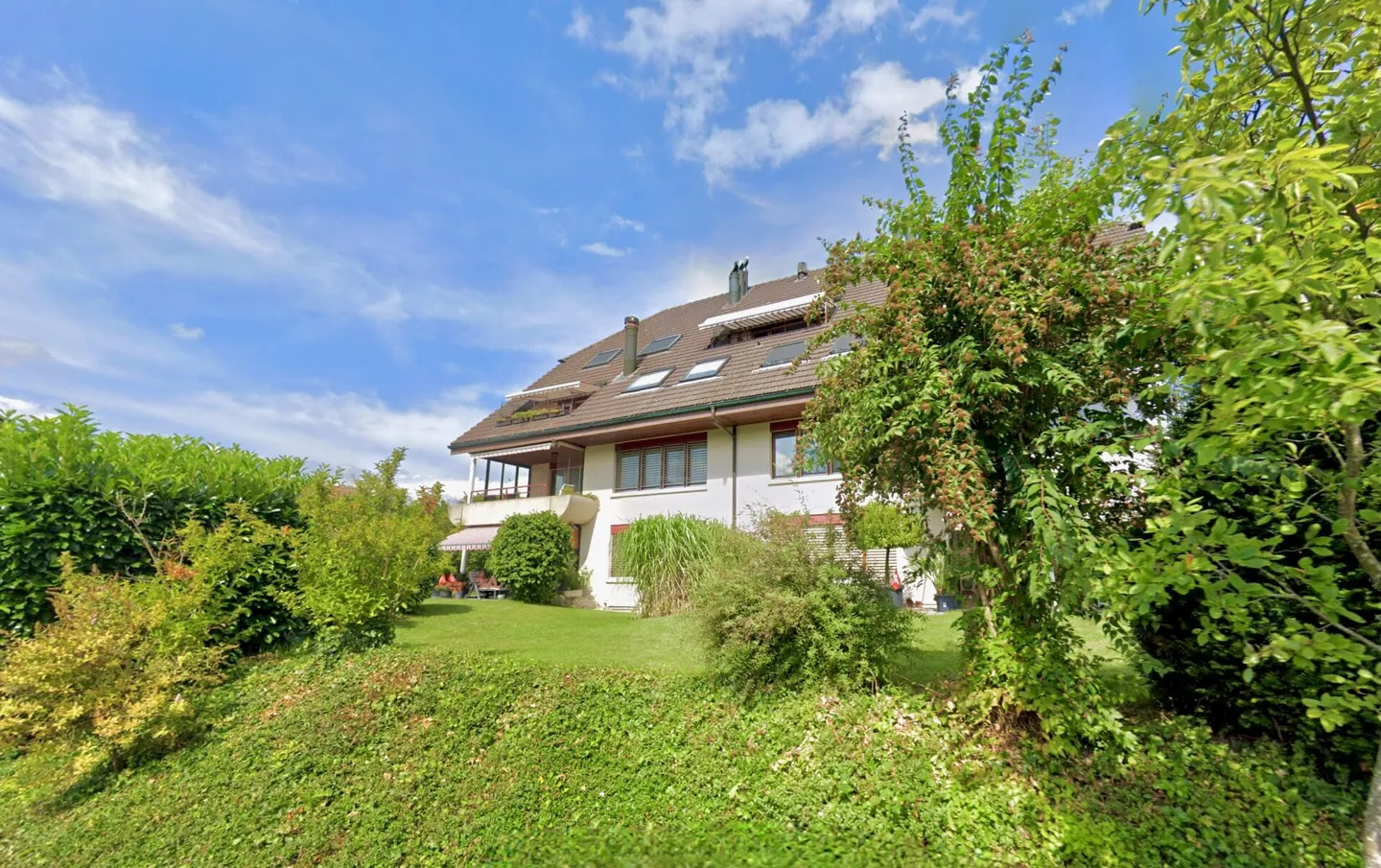 Attraktive, grosszügige und helle 4.5 Zi. Wohnung im Herzen von Aegerten - Foto 1 von 10