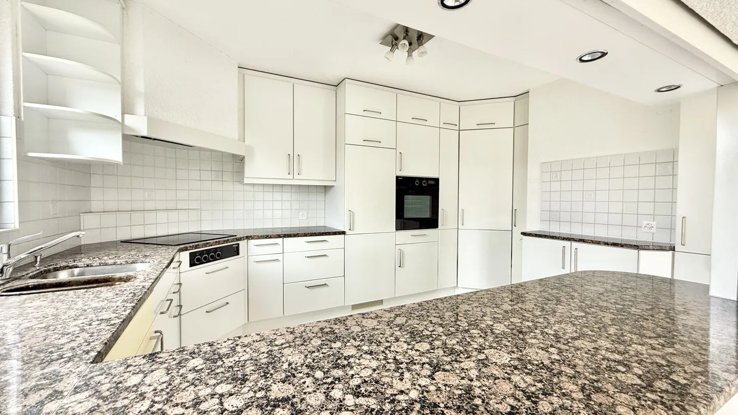 Attraktive, grosszügige und helle 4.5 Zi. Wohnung im Herzen von Aegerten - Foto 2 von 10