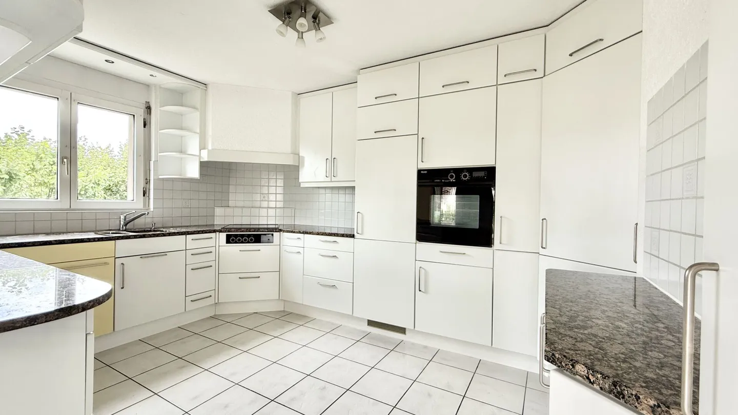 Attraktive, grosszügige und helle 4.5 Zi. Wohnung im Herzen von Aegerten - Foto 3 von 10