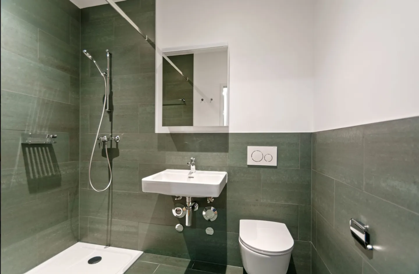 Brand-New 5-Room Apartment - Photo 13 of 13