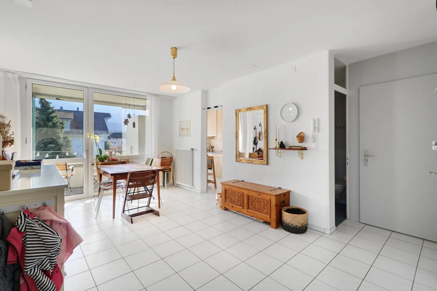 Appartement Charmant avec Vue sur les Montagnes - Photo 3 sur 11