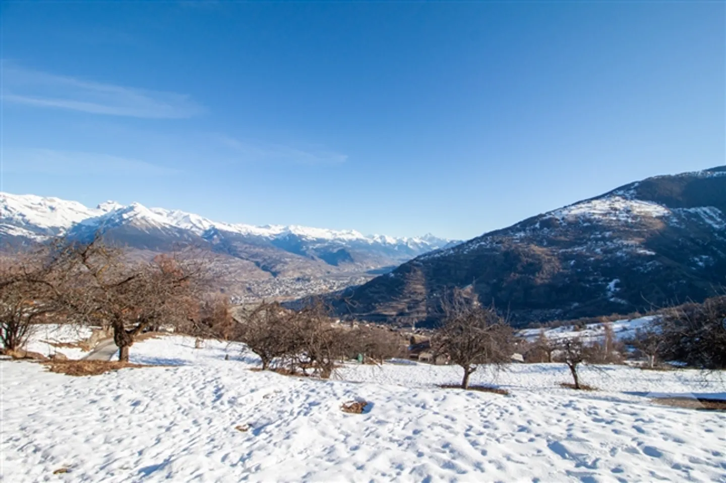 Outstanding plot of 1213 m² for construction, 5 minutes from the slopes - Photo 1 of 4