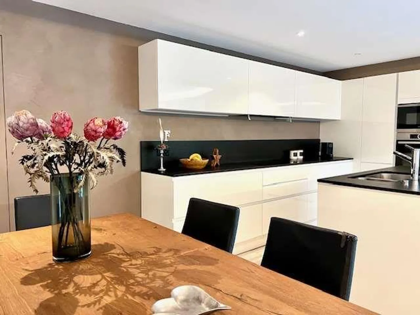 Casa bifamiliare elegante con giardino - Foto 1 di 13