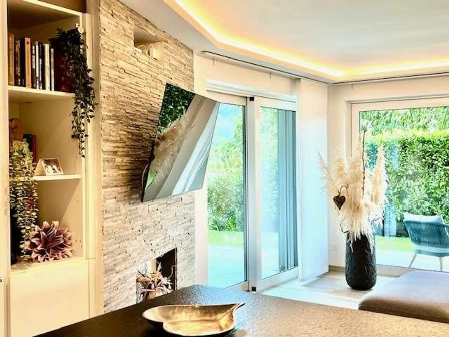 Casa bifamiliare elegante con giardino - Foto 2 di 13