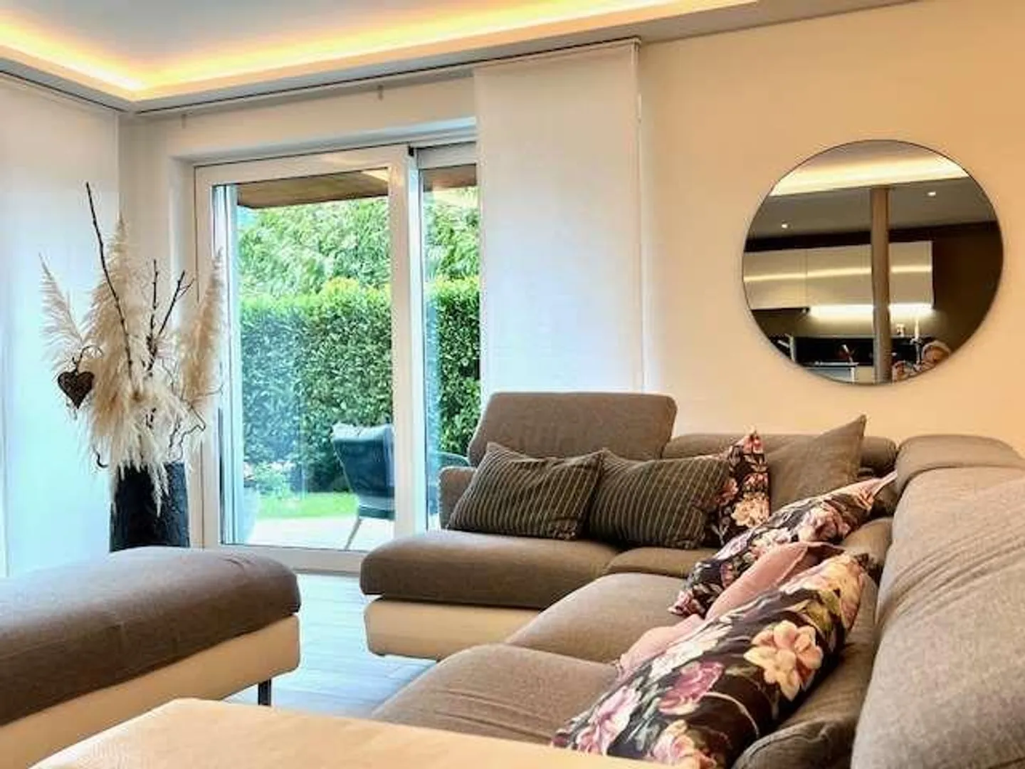 Casa bifamiliare elegante con giardino - Foto 5 di 13