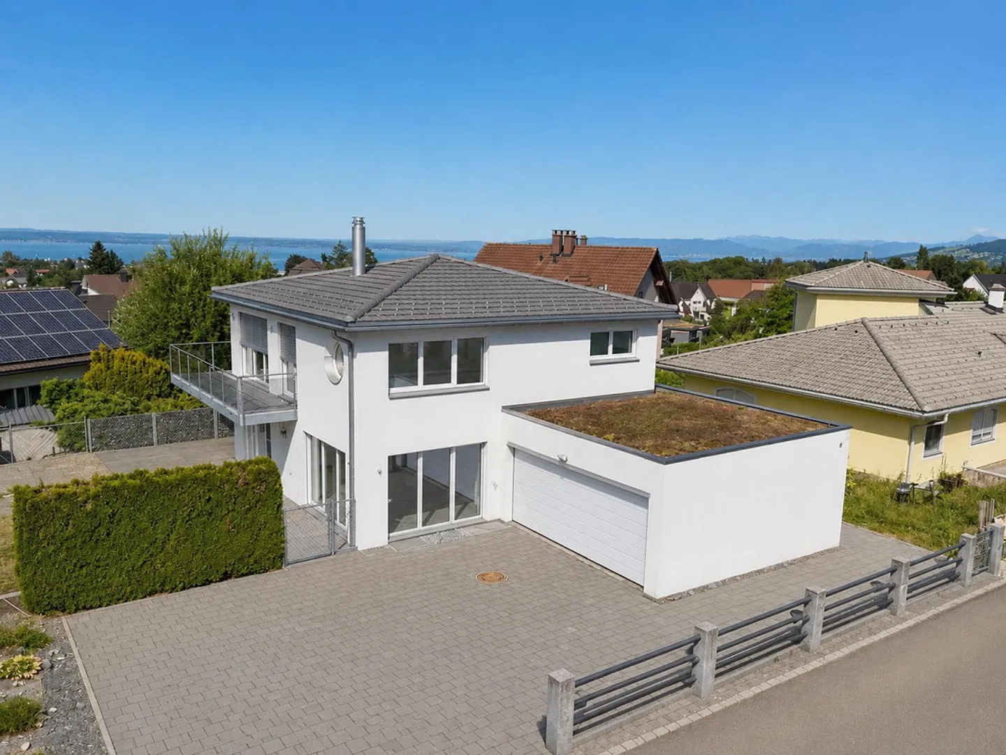 Quiet, spacious and sunny living with lake view - Photo 1 of 22