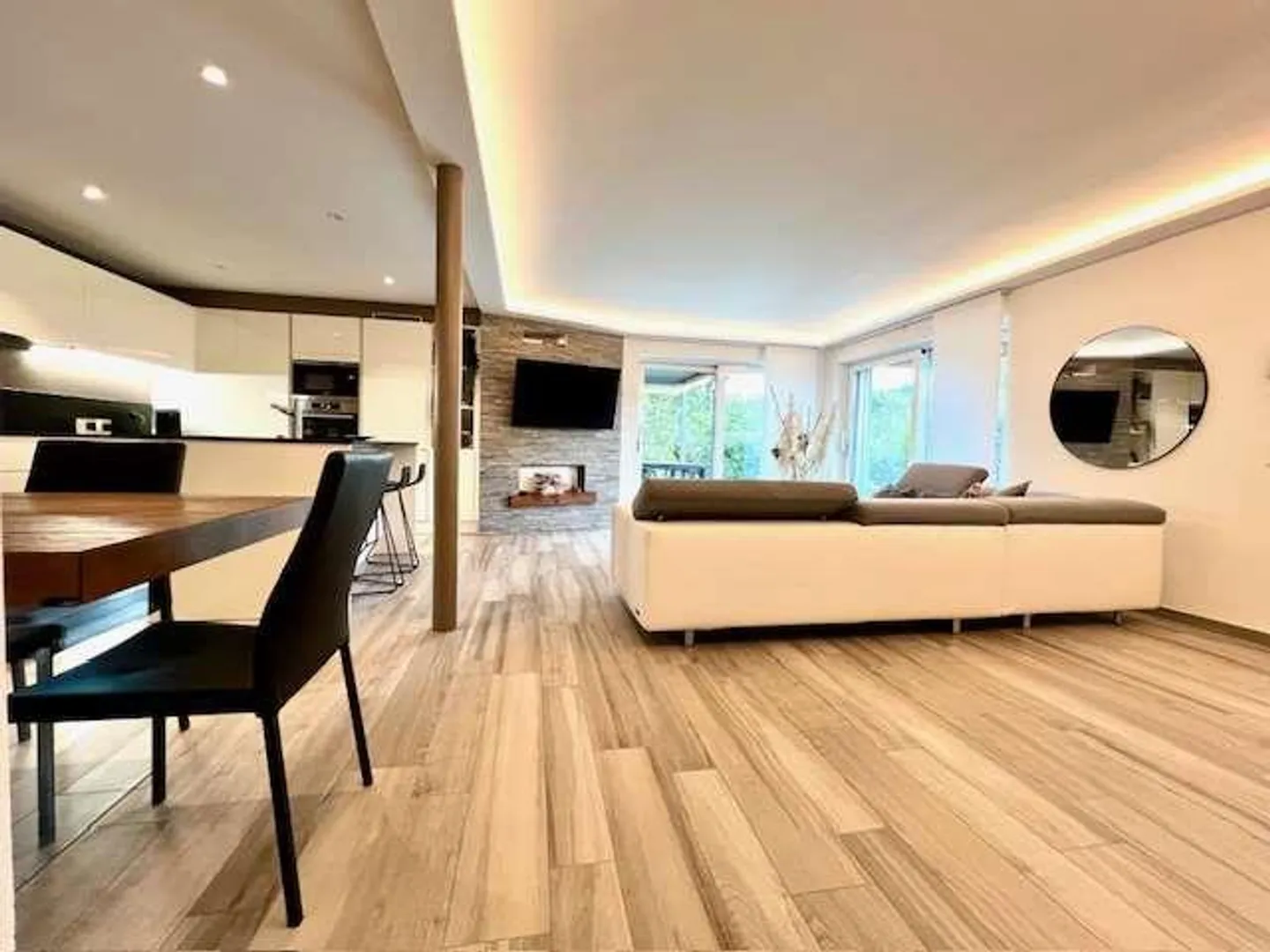 Casa bifamiliare elegante con giardino - Foto 7 di 13