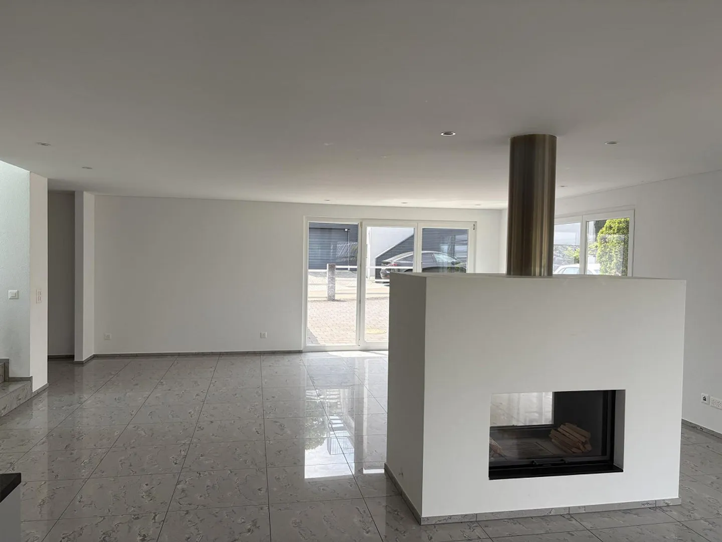 Quiet, spacious and sunny living with lake view - Photo 2 of 22