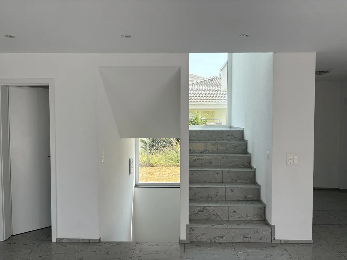 Quiet, spacious and sunny living with lake view - Photo 7 of 22