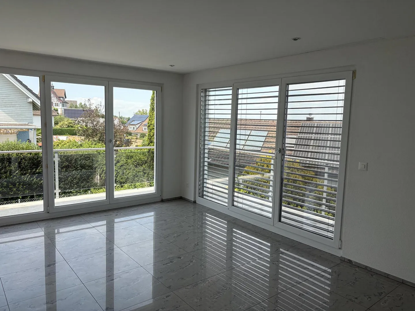 Quiet, spacious and sunny living with lake view - Photo 8 of 22